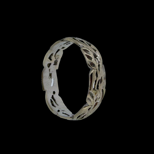 18ct White Gold Ring  - Size L (1.5 cm diameter)
