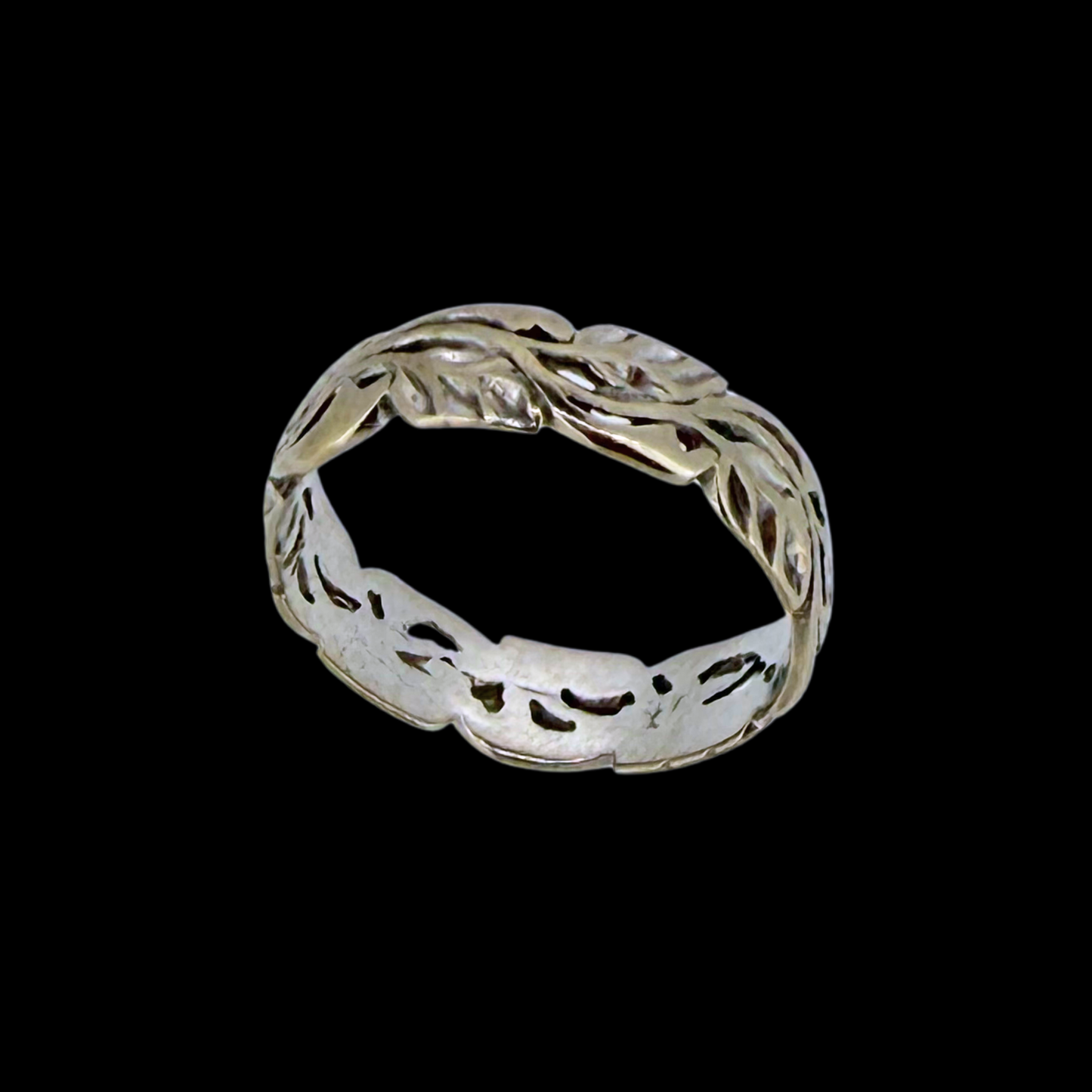 18ct White Gold Ring  - Size L (1.5 cm diameter)